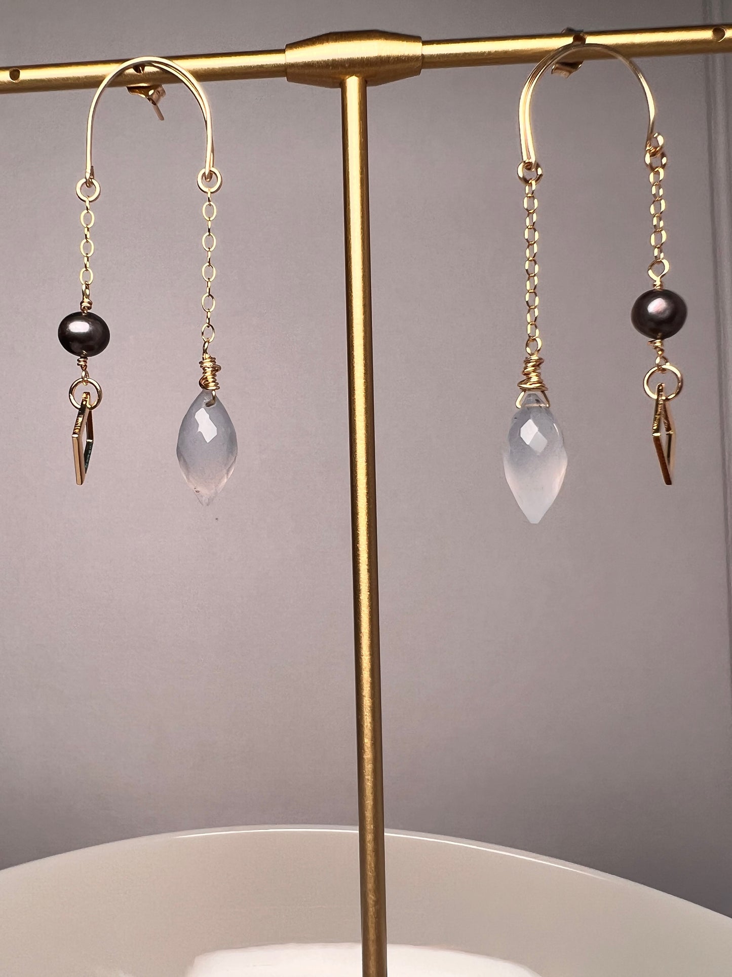 Pearl black pearl Black drop Semiprecious medium Gold Filled Gold gemstone Earrings chalcedony Blue